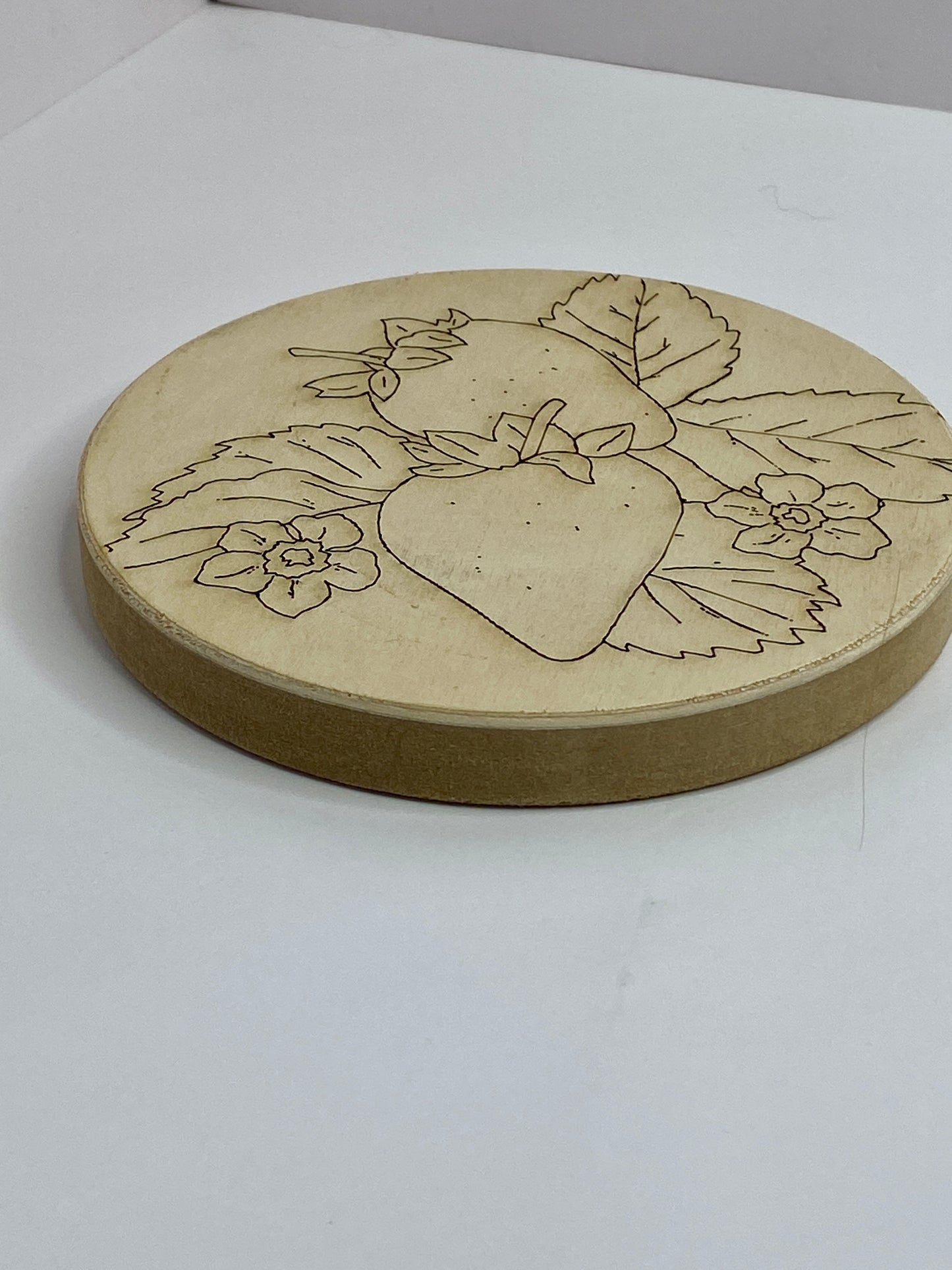 Strawberries – Engraved Art Base